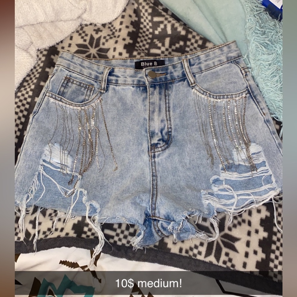 Jean shorts, size medium super cute just to small!